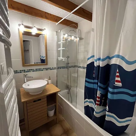 Avec Balcon, Equipe, A Deux Pas De La De Nauzan - Fr-1-494-177 Appartement *